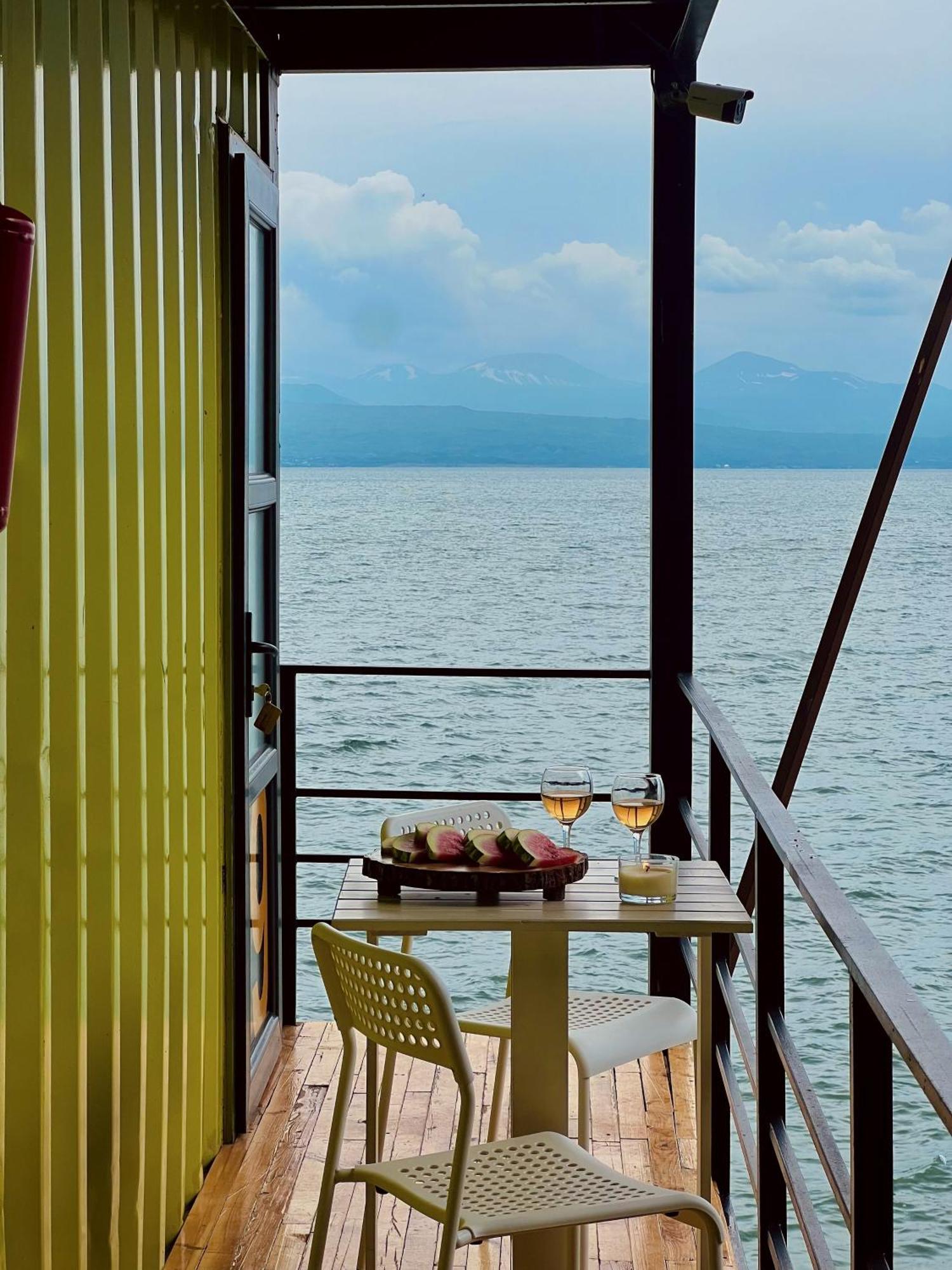 Altitude 1900 Dive Resort - Sevan Lake Chambarak Bagian luar foto