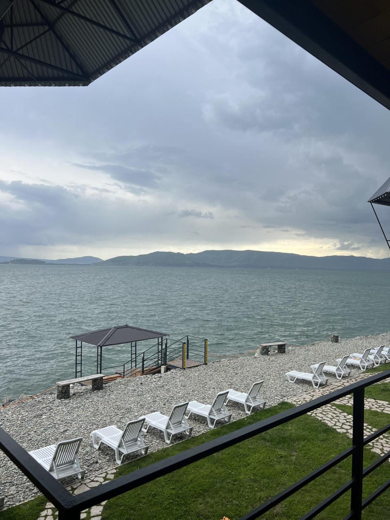Altitude 1900 Dive Resort - Sevan Lake Chambarak Bagian luar foto