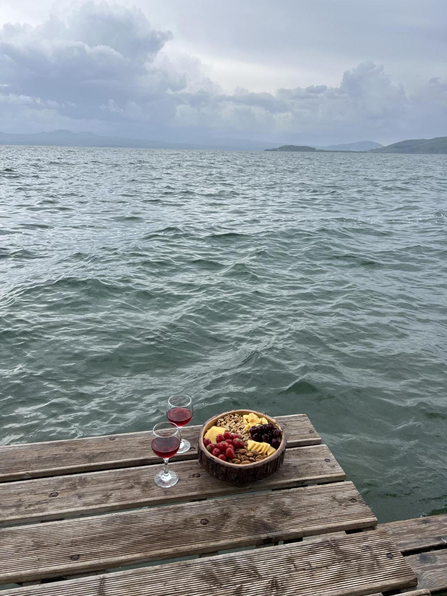 Altitude 1900 Dive Resort - Sevan Lake Chambarak Bagian luar foto