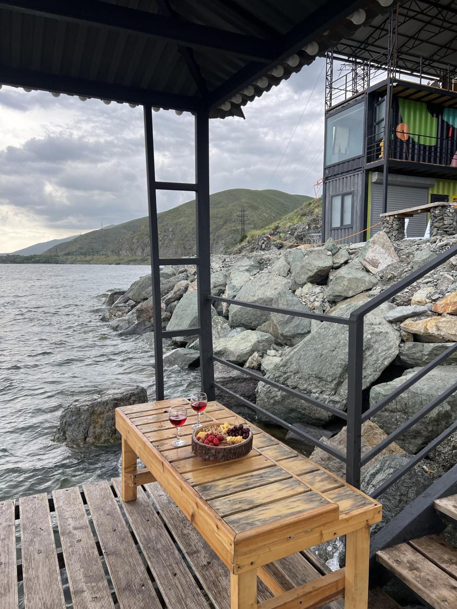 Altitude 1900 Dive Resort - Sevan Lake Chambarak Bagian luar foto
